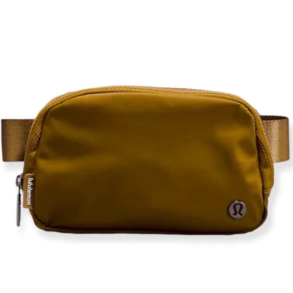 LULULEMON Everywhere Belt Bag in Salted Caramel - Picture 3 of 6